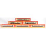 RAKE OF HORNBY 00 GAUGE GWR BOXED CARRIAGES