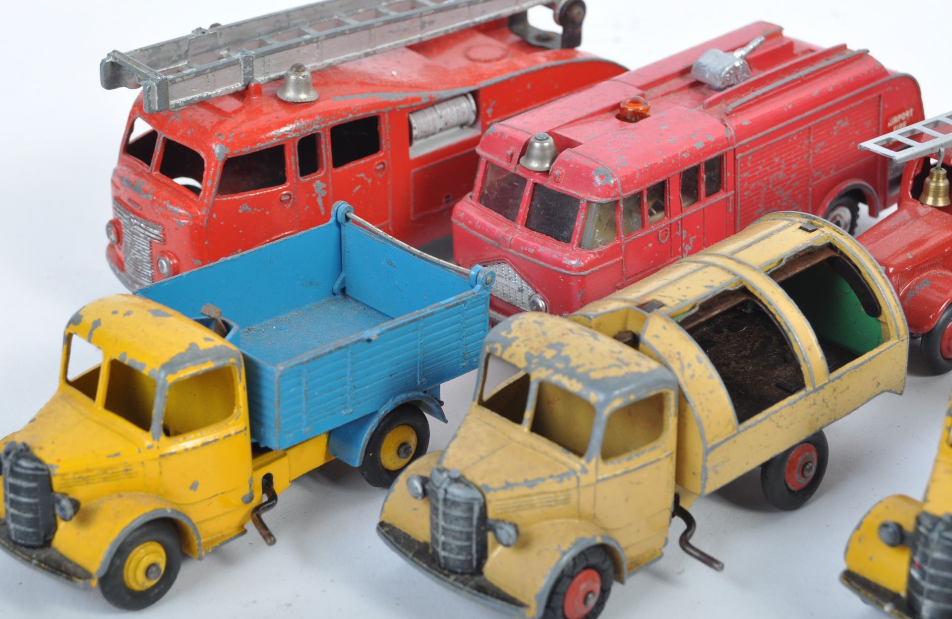 COLLECTION OF VINTAGE DINKY TOYS DIECAST MODEL VEHICLES - Image 2 of 4