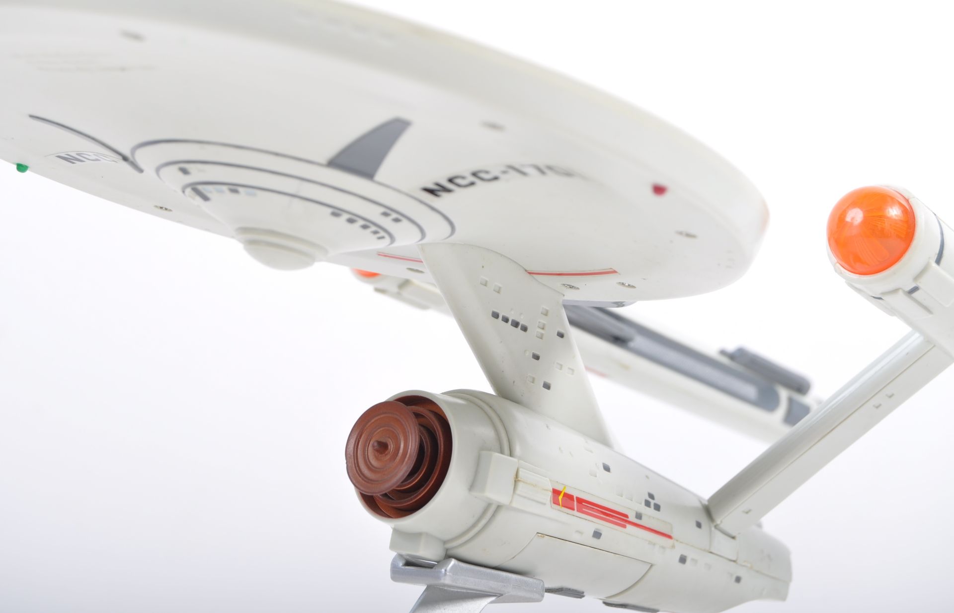 PLAYMATES STAR TREK USS ENTERPRISE CLASSIC SPACE SHIP - Image 2 of 5