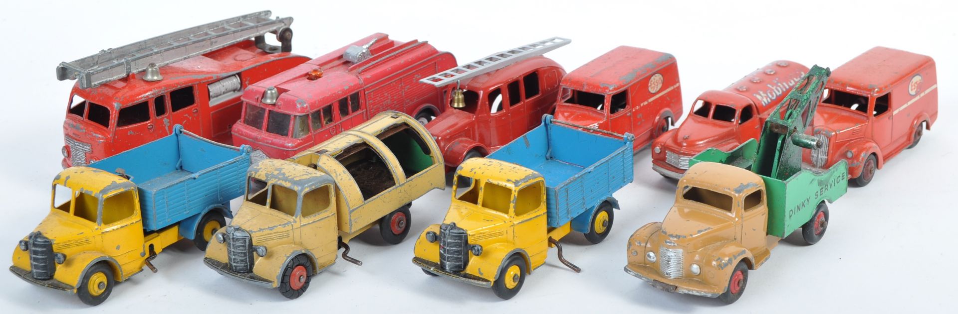 COLLECTION OF VINTAGE DINKY TOYS DIECAST MODEL VEHICLES