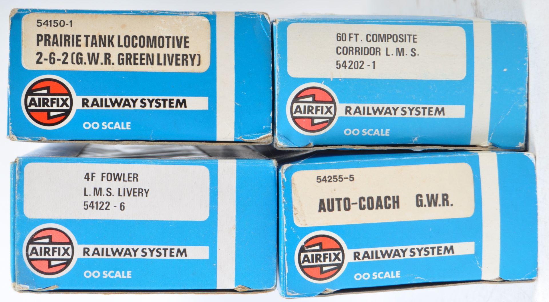 COLLECTION OF X4 AIRIX 00 GAUGE TRAINSET LOCO AND CARRIAGES - Image 4 of 5