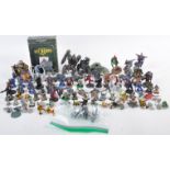 LARGE COLLECTION OF WARHAMMER 40K & FANTASY FIGURES