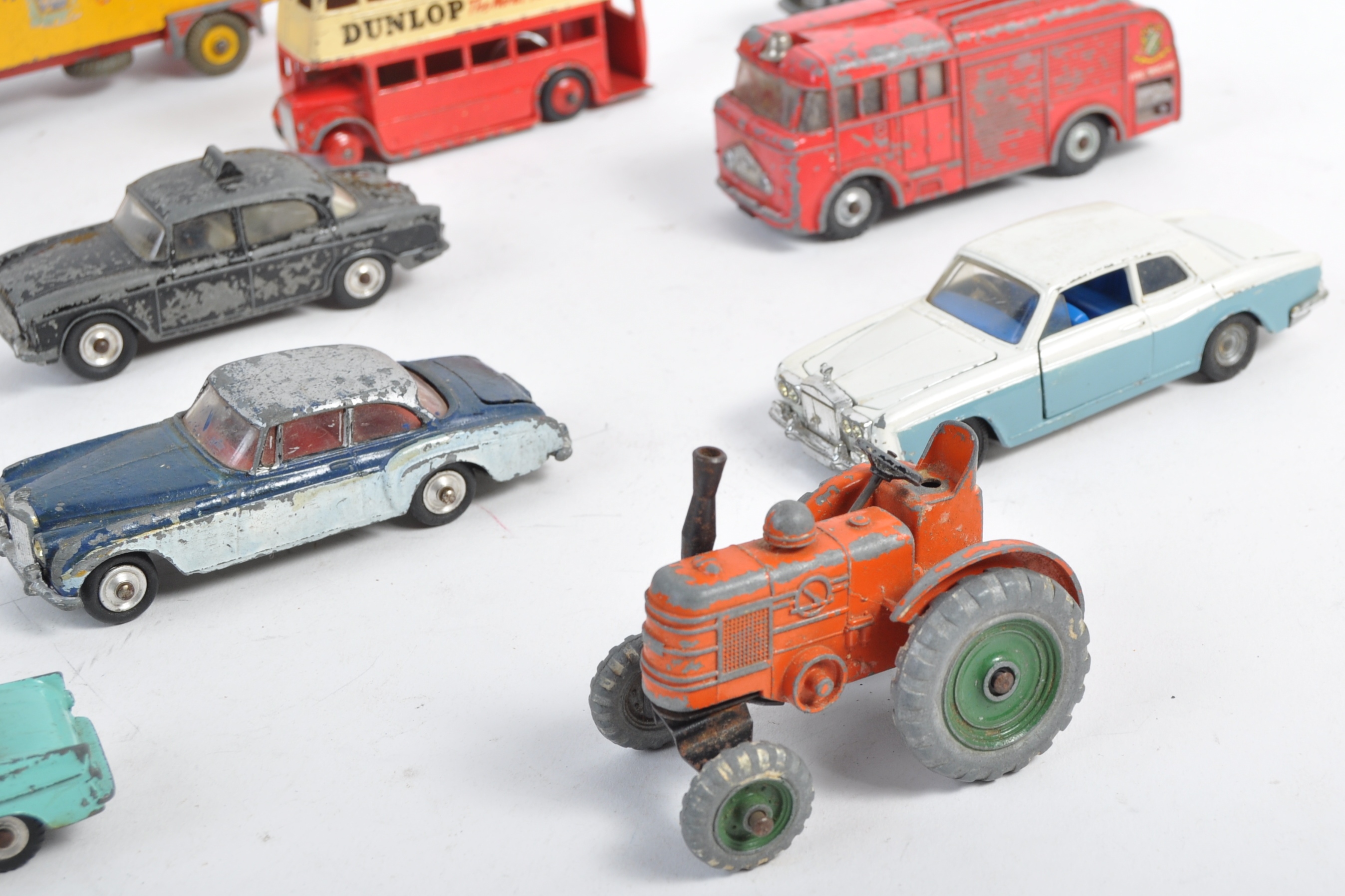 COLLECTION OF VINTAGE DINKY & CORGI TOYS DIECAST - Image 6 of 6