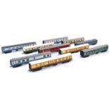 COLLECTION OF ASSORTED VINTAGE 00 GAUGE CARRIAGES