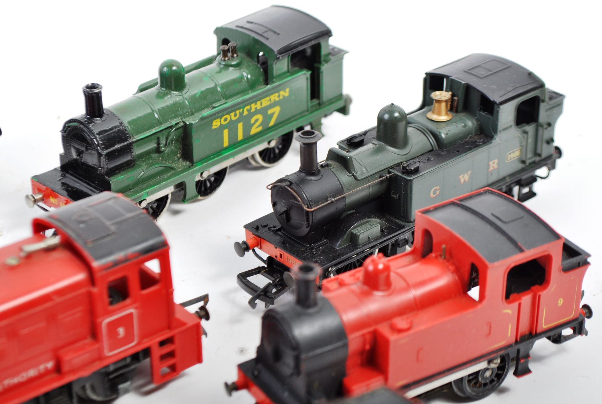 COLLECTION OF VINTAGE 00 GAUGE TANK LOCOS - Image 3 of 7