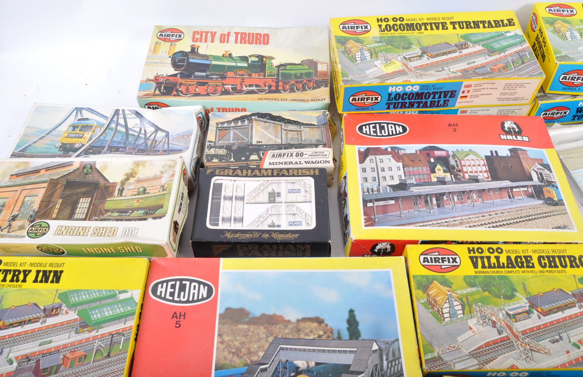 LARGE COLLECTION OF ASSORTED 00 GAUGE TRAINSET MODEL KITS - Bild 4 aus 7