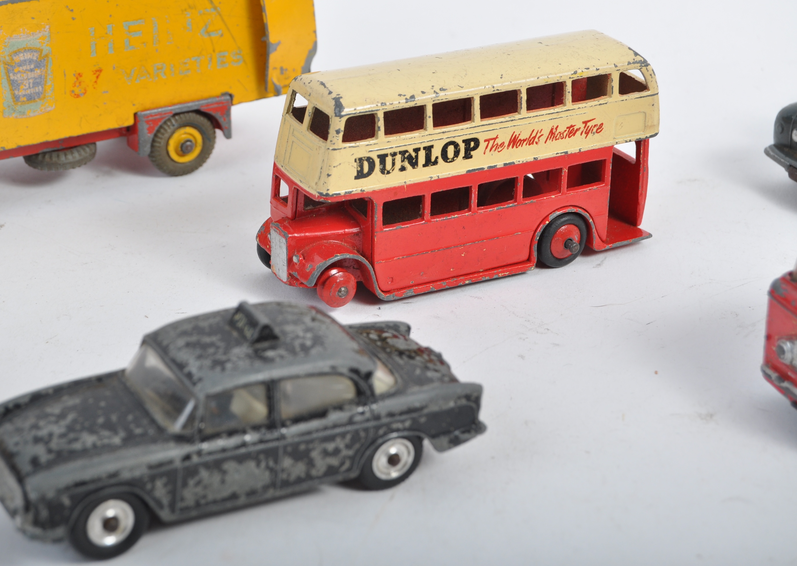 COLLECTION OF VINTAGE DINKY & CORGI TOYS DIECAST - Image 3 of 6