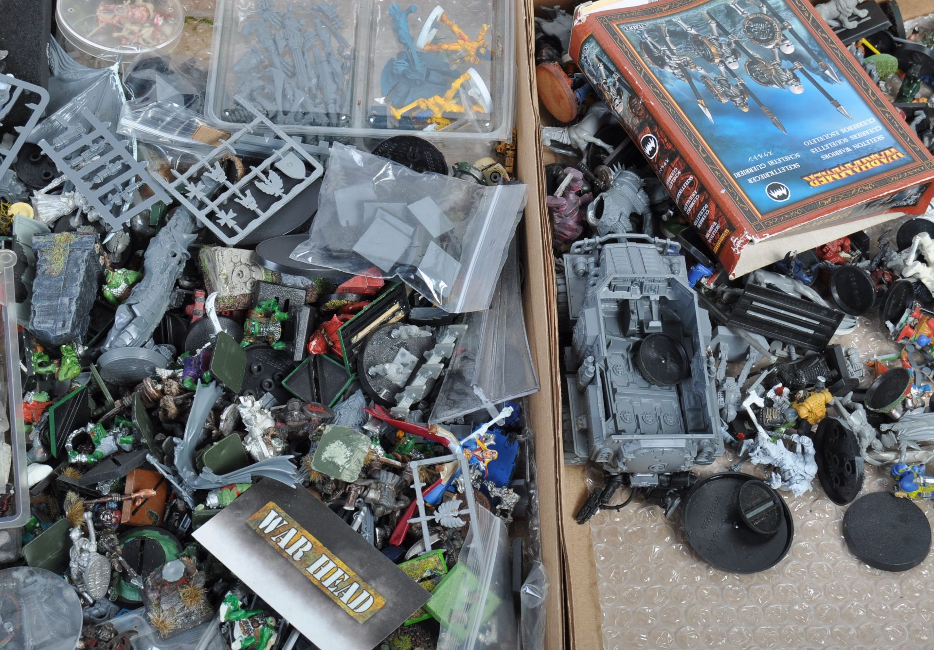 LARGE COLLECTION OF WARHAMMER 40K & FANTASY FIGURES AND ACCESSORIES - Bild 2 aus 6