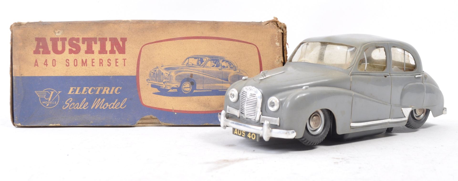 VICTORY INDUSTRIES MADE 1/18 SCALE AUSTIN A40 SOMERSET MODEL