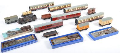 LARGE COLLECTION OF HORNBY 00 GAUGE MODEL RAILWAY