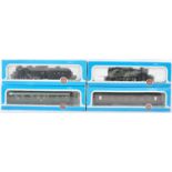 COLLECTION OF X4 AIRIX 00 GAUGE TRAINSET LOCO AND CARRIAGES