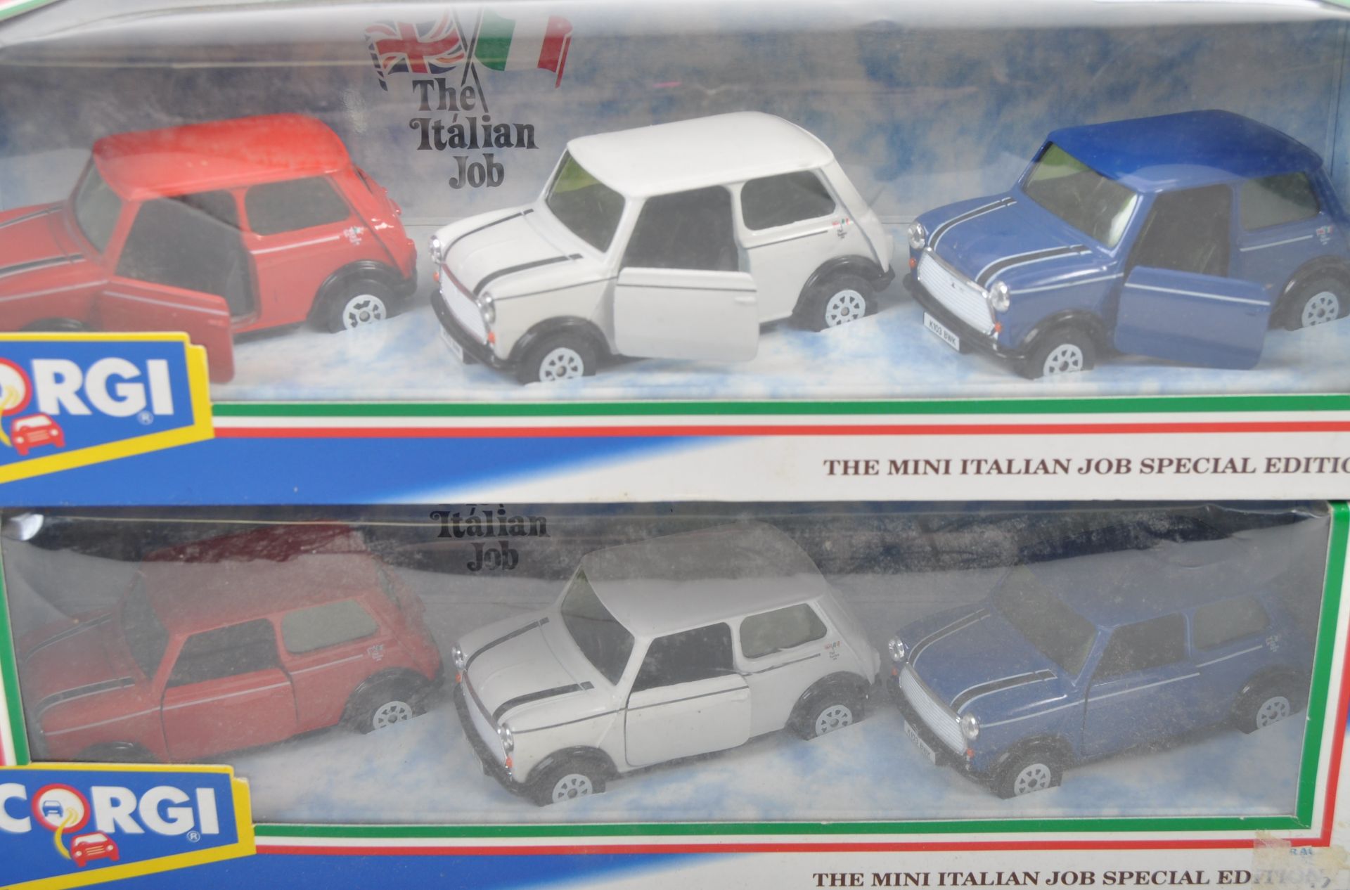 CORGI THE ITALIAN JOB DIECAST MINI COOPER SETS - Image 4 of 4