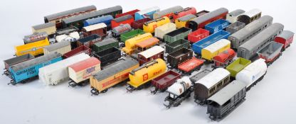 LARGE COLLECTION OF ASSORTED MODEL RAILWAY