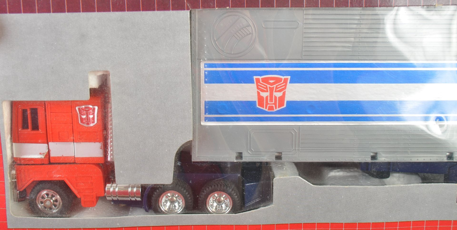 VINTAGE HASBRO TRANSFORMERS AUTOBOT OPTIMUS PRIME G1 BOXED - Image 3 of 6