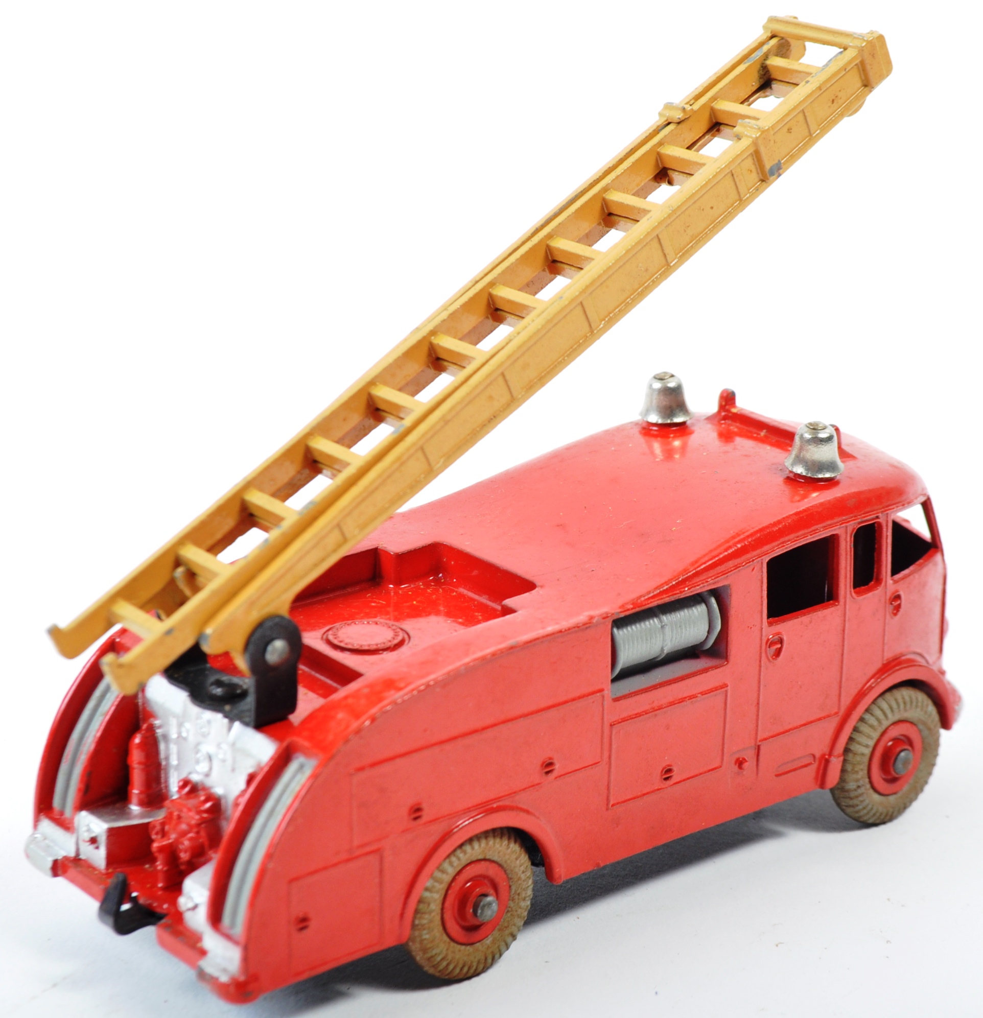 DINKY TOYS NO 555 FIRE ENGINE WITH BROWN LADDER AND RED HUBS - Image 7 of 8