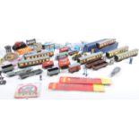 LARGE COLLECTION OF ASSORTED 00 GAUGE ITEMS