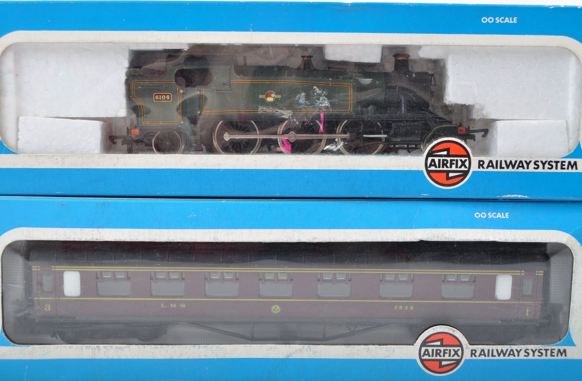COLLECTION OF X4 AIRIX 00 GAUGE TRAINSET LOCO AND CARRIAGES - Image 5 of 5