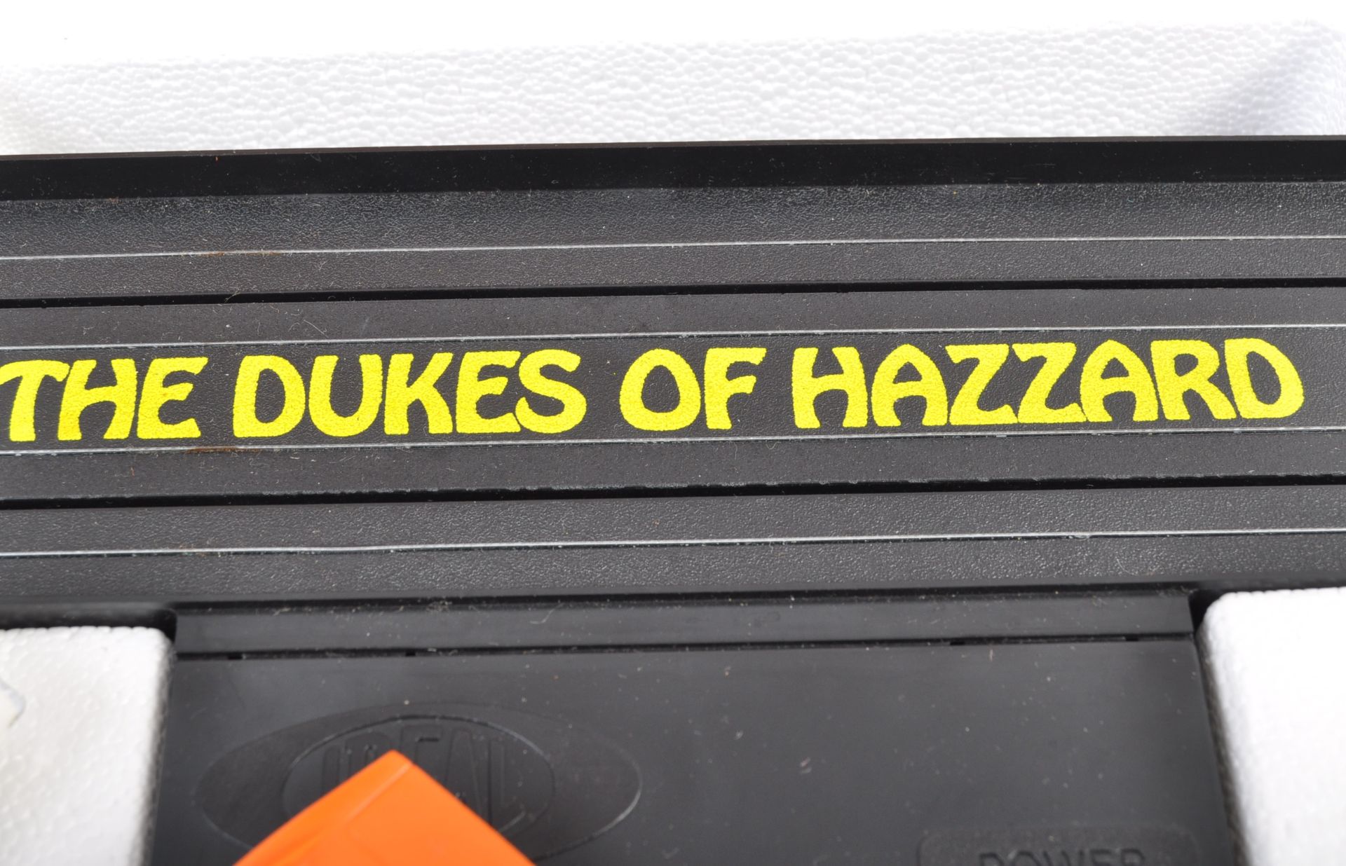 ORIGINAL VINTAGE DUKES OF HAZZARD ELECTRIC SLOT RACING SET - Image 4 of 4