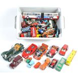 LARGE COLLECTION OF ASSORTED DIECAST CAST MODEL CARS