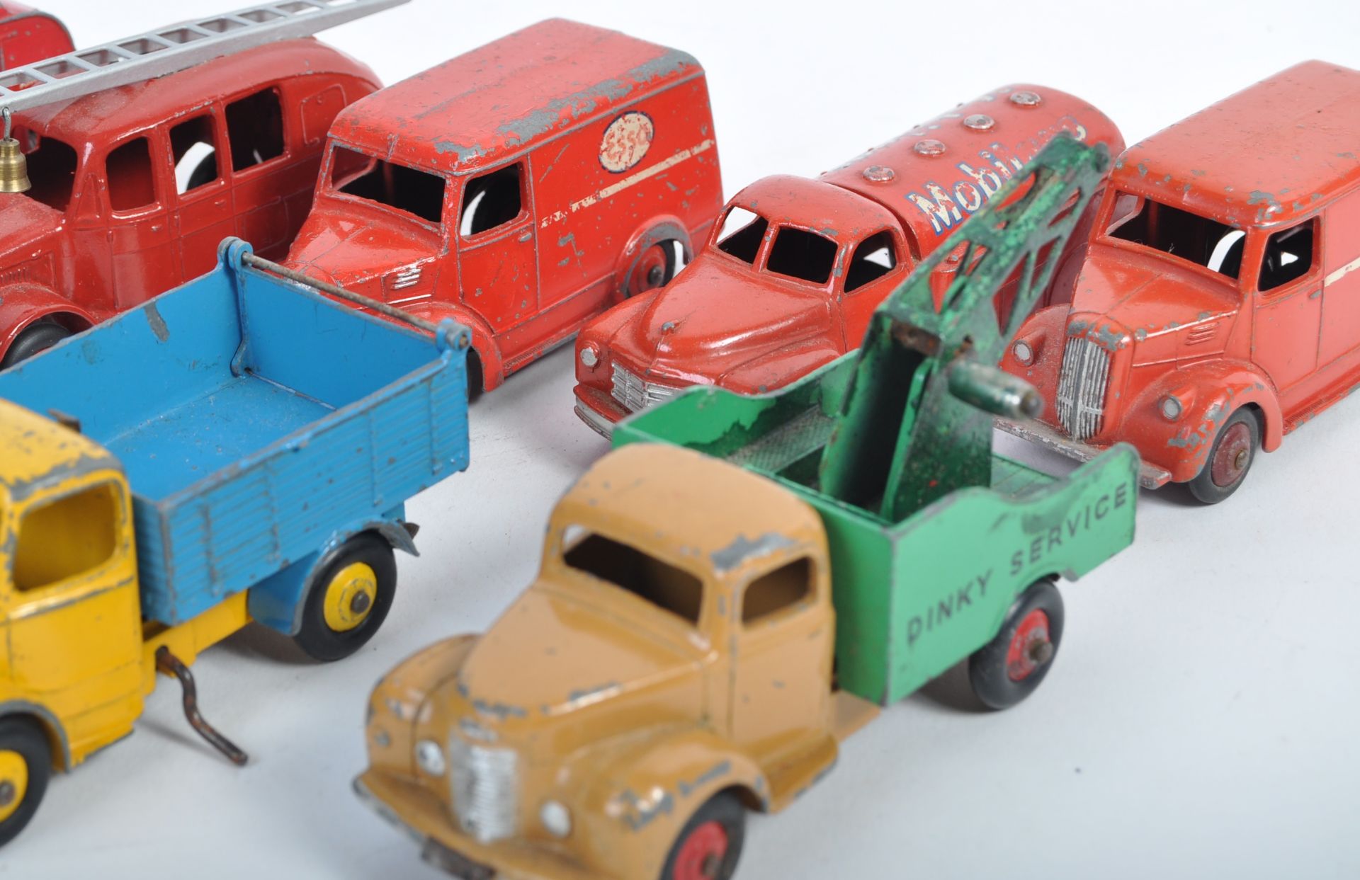 COLLECTION OF VINTAGE DINKY TOYS DIECAST MODEL VEHICLES - Image 3 of 4