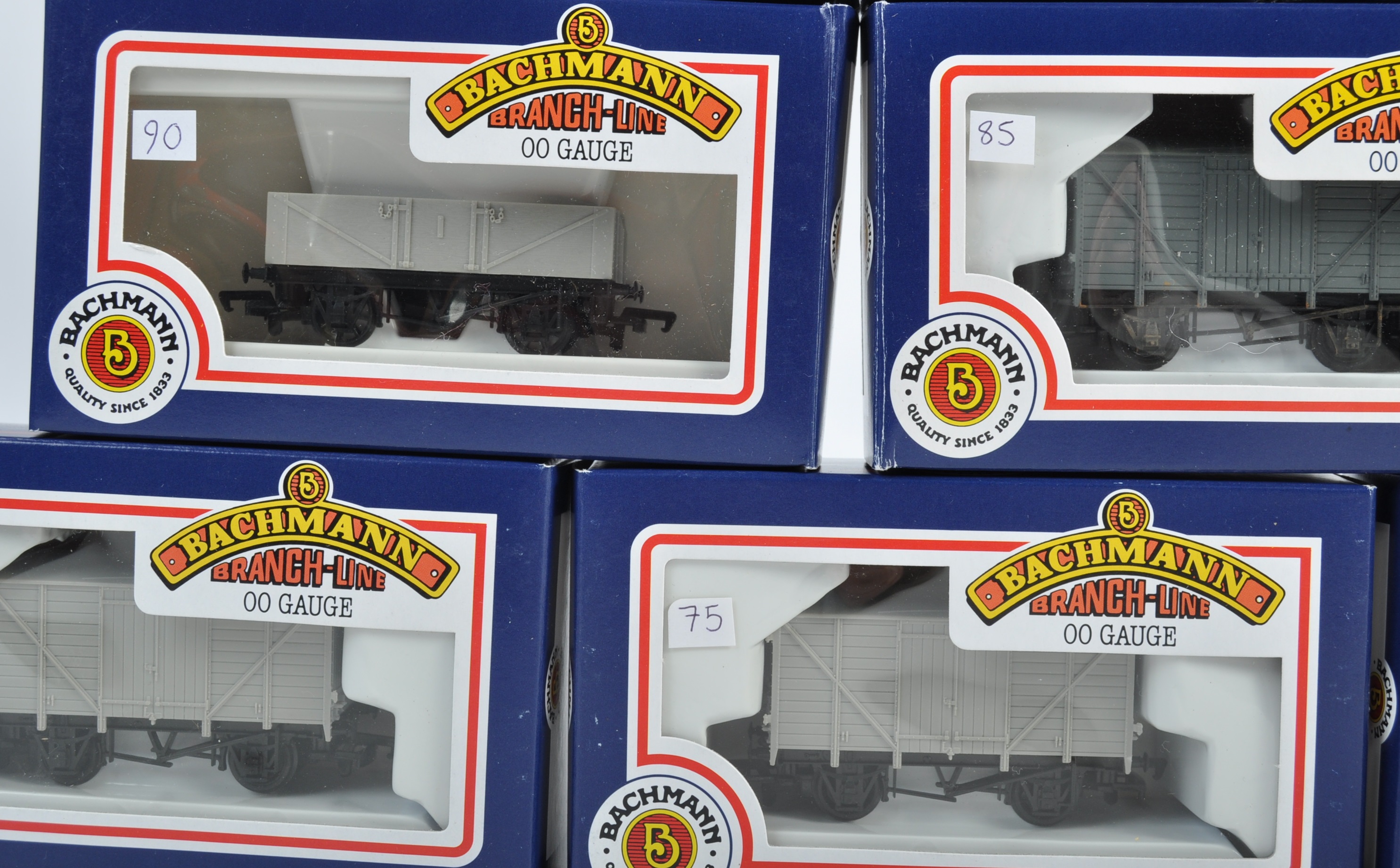 RAKE OF BOXED BACHMANN 00 GAUGE ROLLING STOCK - Image 3 of 4