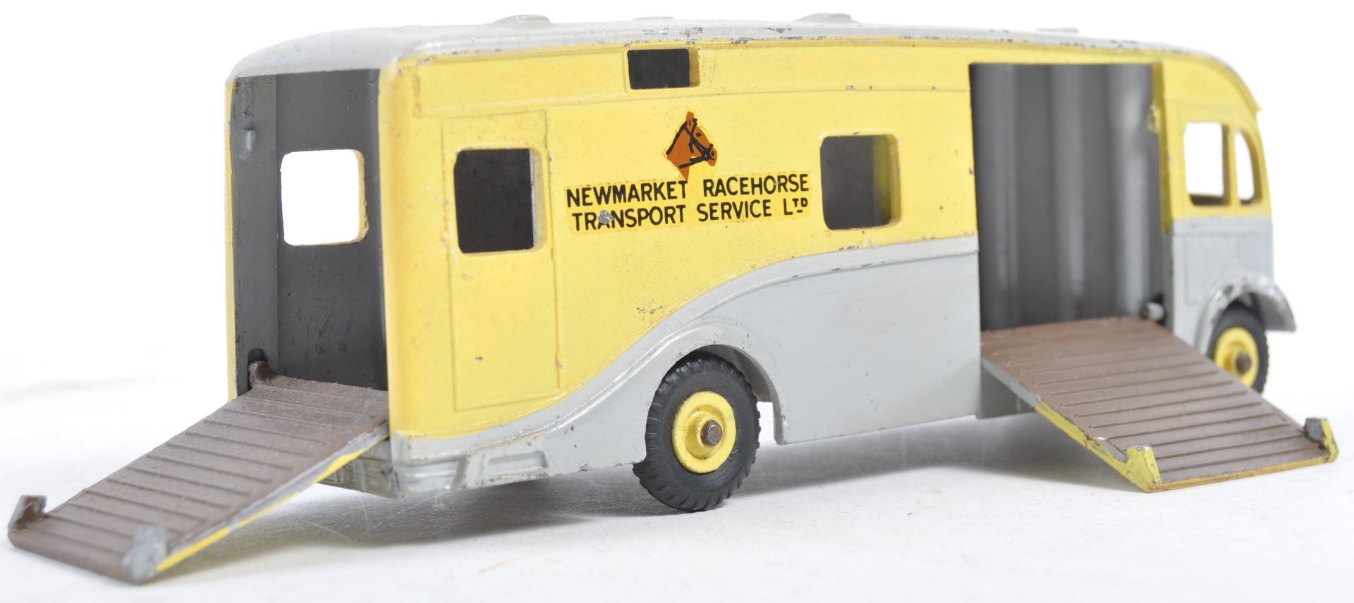 ORIGINAL VINTAGE DINKY SUPERTOYS DIECAST HORSE BOX - Image 3 of 4