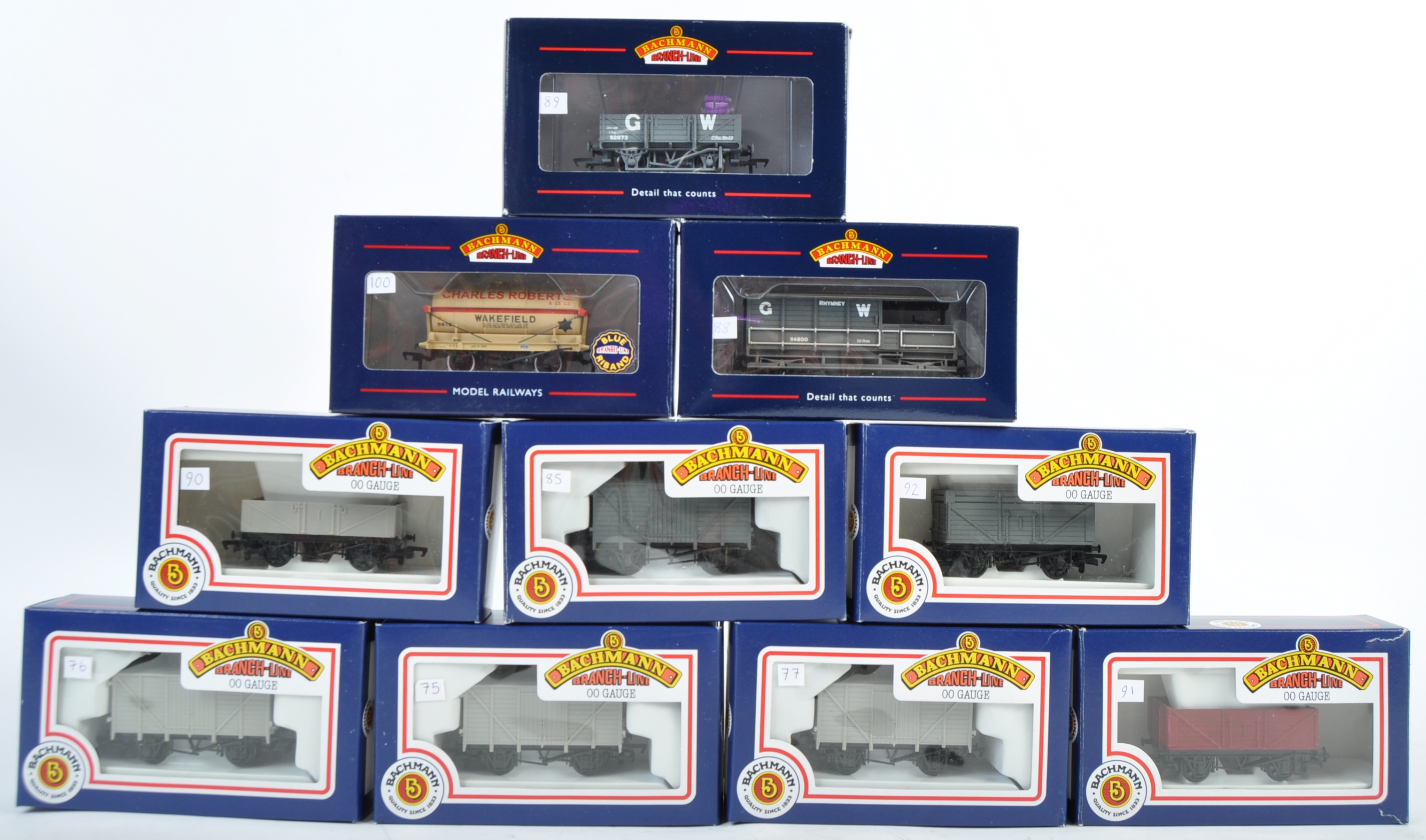 RAKE OF BOXED BACHMANN 00 GAUGE ROLLING STOCK