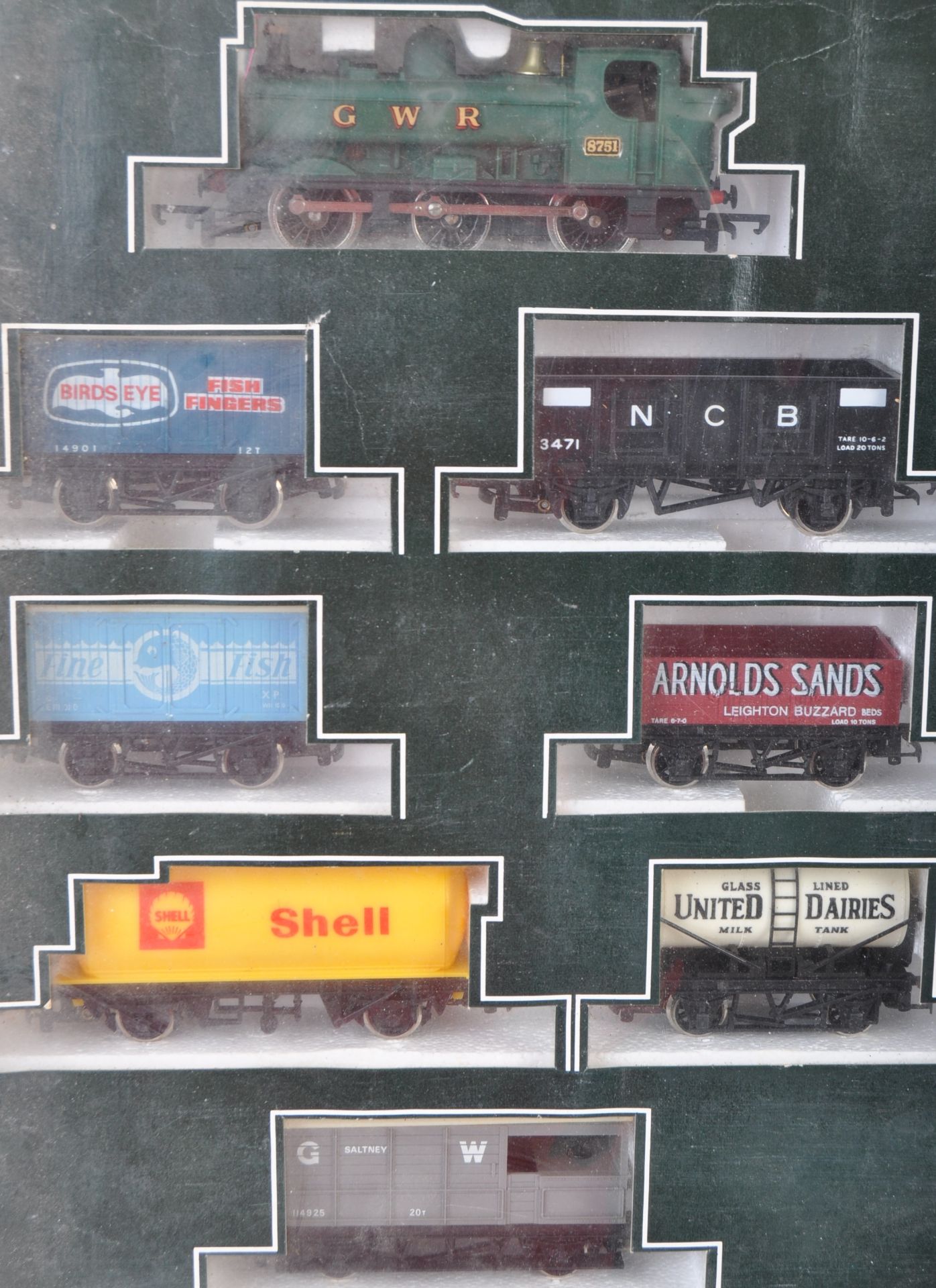 COLLECTION OF HORNBY 00 GAUGE MODEL RAILWAY TRAINSET ITEMS - Image 3 of 5