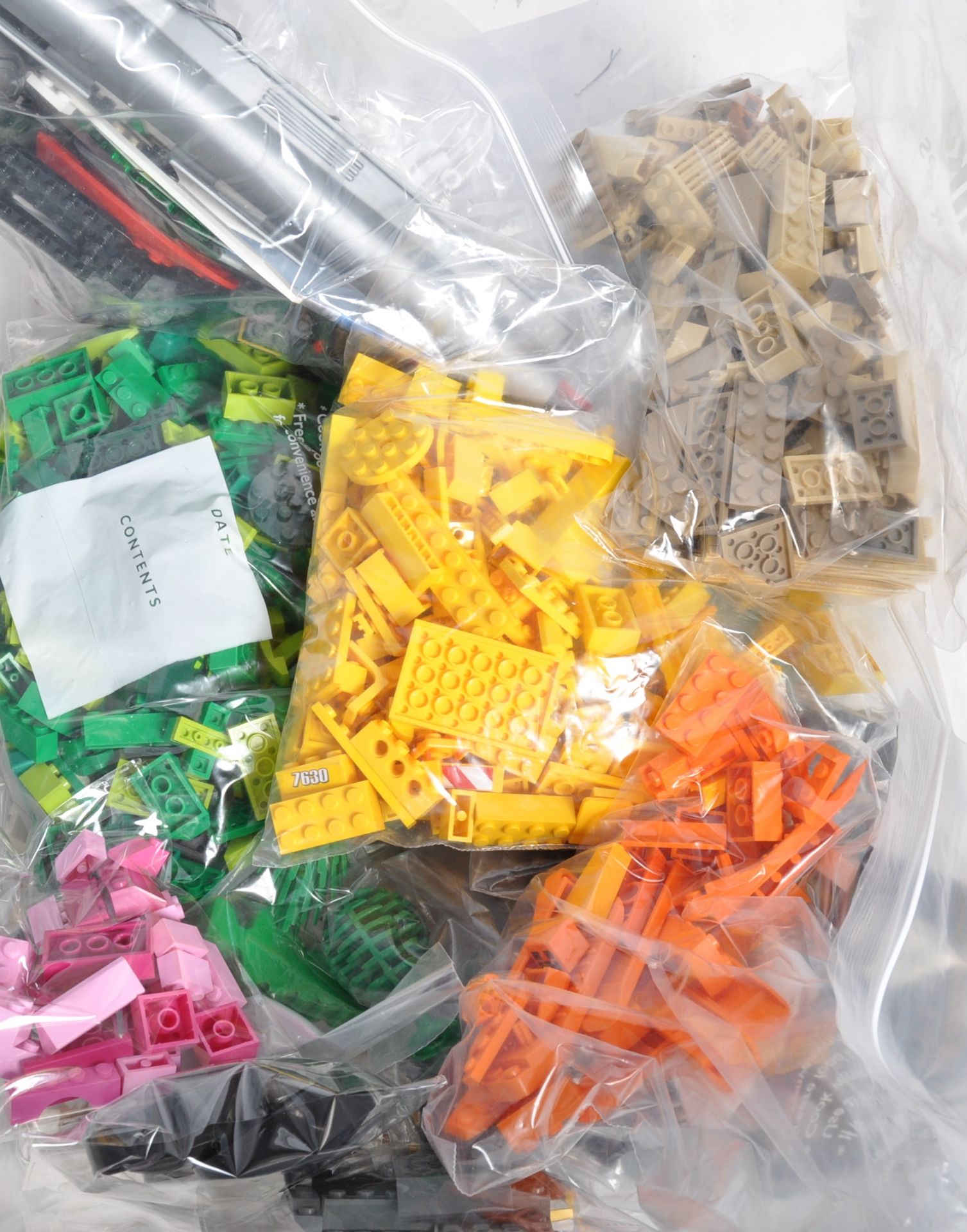 LARGE COLLECTION OF ASSORTED LEGO BRICKS AND SETS - Image 8 of 8