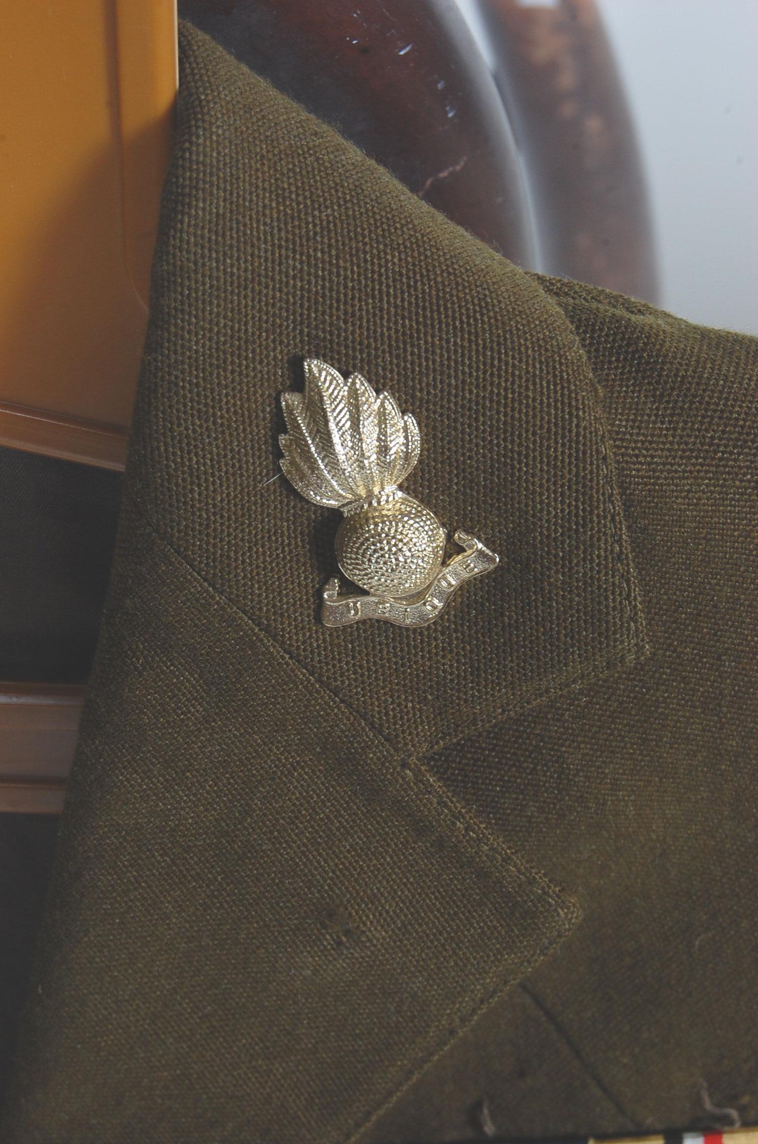 20TH CENTURY BRITISH ARMY ROYAL ARTILLERY UNIFORM JACKET - Image 3 of 9