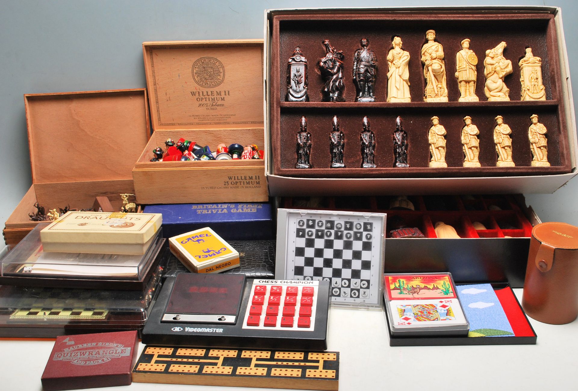 LARGE QUANTITY OF VINTAGE CHESS SETS AND GAME CARDS
