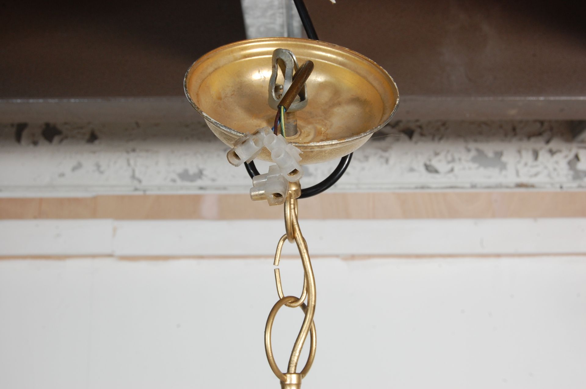 ANTIQUE VICTORIAN STYLE BRASS AND GLASS CHANDELIER - Image 4 of 4