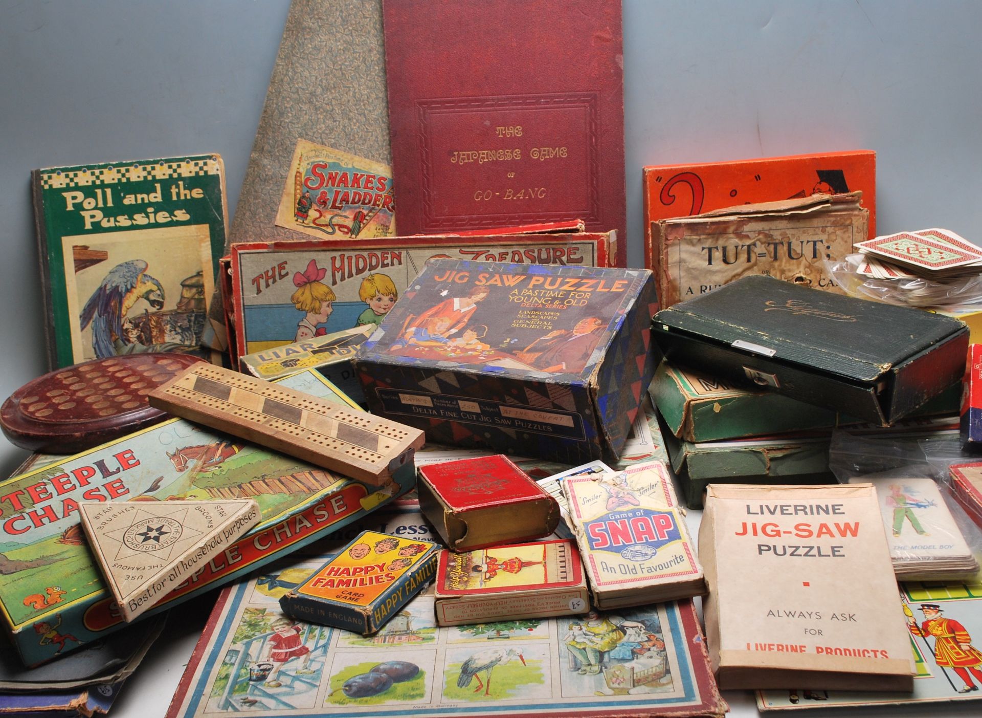 COLLECTION OF ANTIQUE PARLOUR / BOARD GAMES