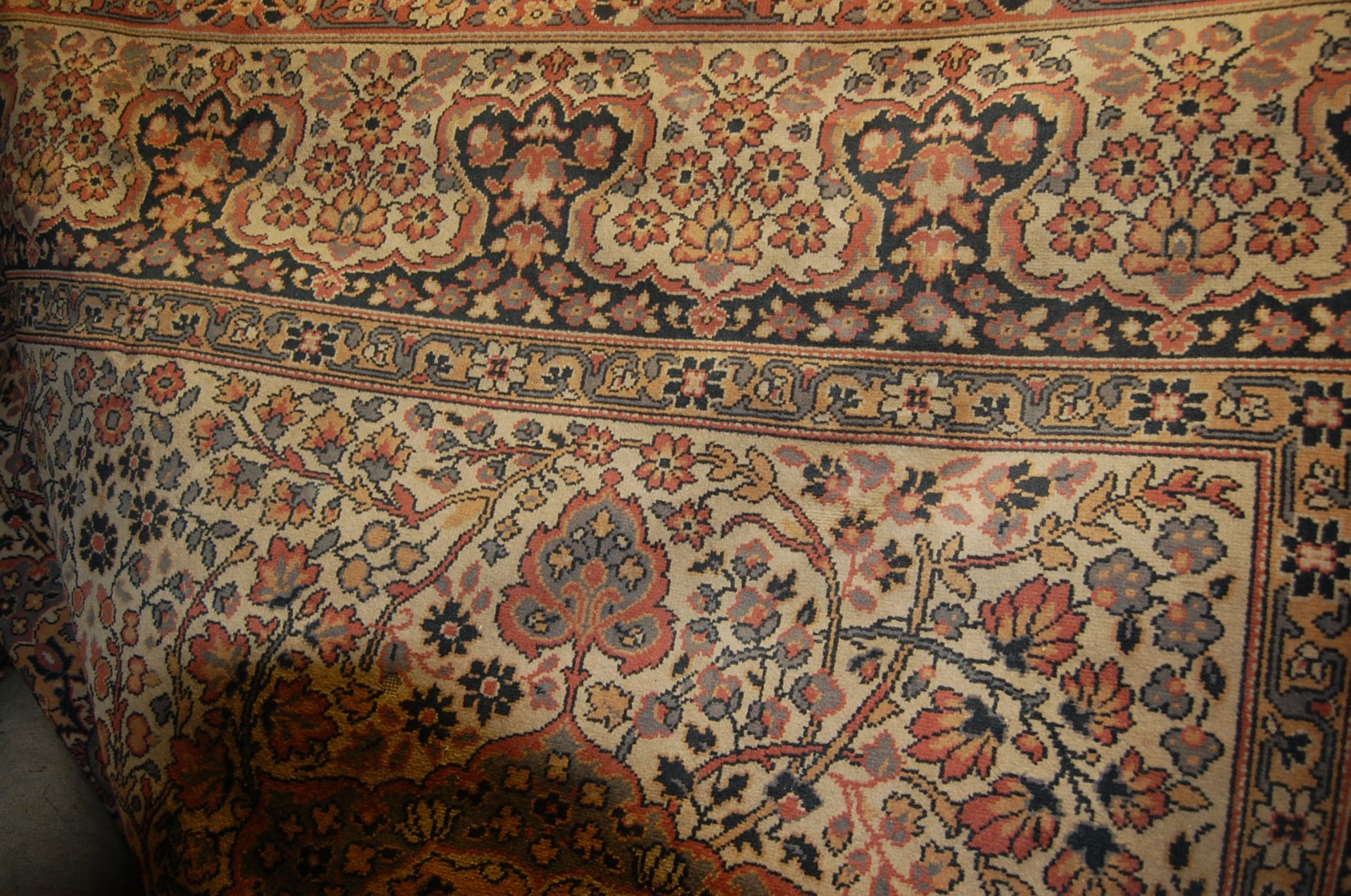 LARGE 20TH CENTURY PERSIAN AFGAN CARPET RUG - Image 6 of 6