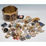 LARGE COLLECTION OF 1950’S AND LATER BROOCHES