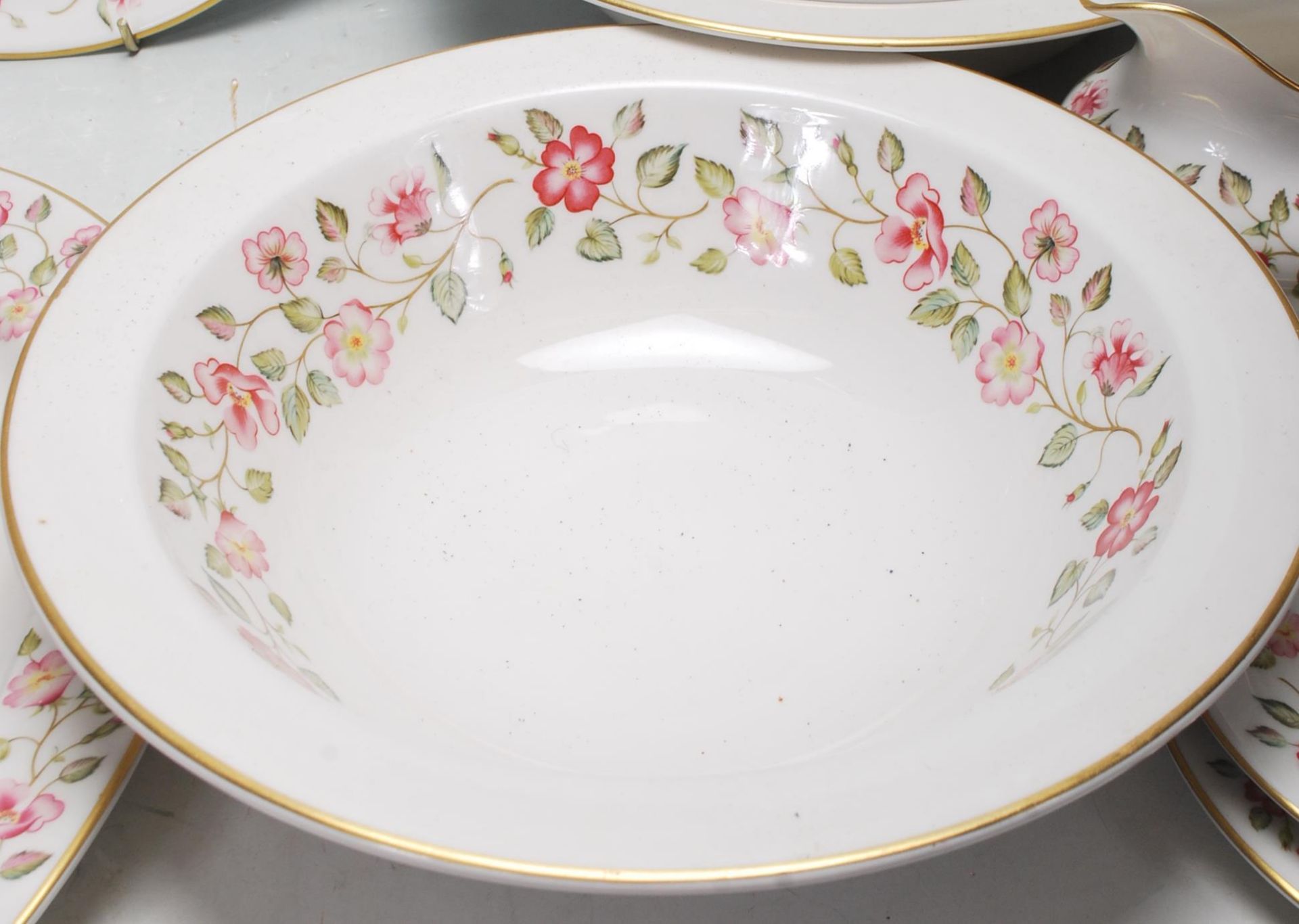 VINTAGE MID 20TH CENTURY ROYAL DOULTON WOODLAND ROSE DINNER SERVIVE - Image 8 of 11
