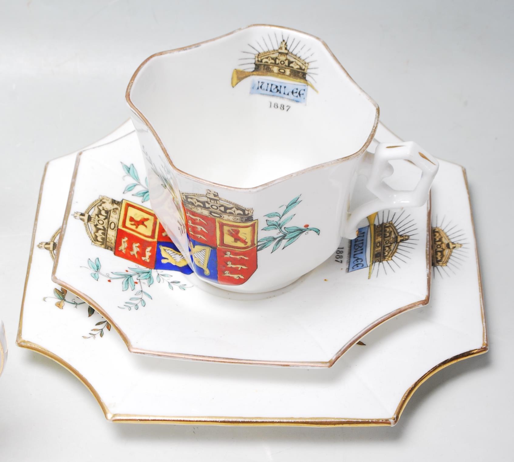 LARGE QUANTITY OF 20TH CENTURY ROYAL DOULTON COMMEMORATIVE BONE CHINA CERAMICS - Image 2 of 9