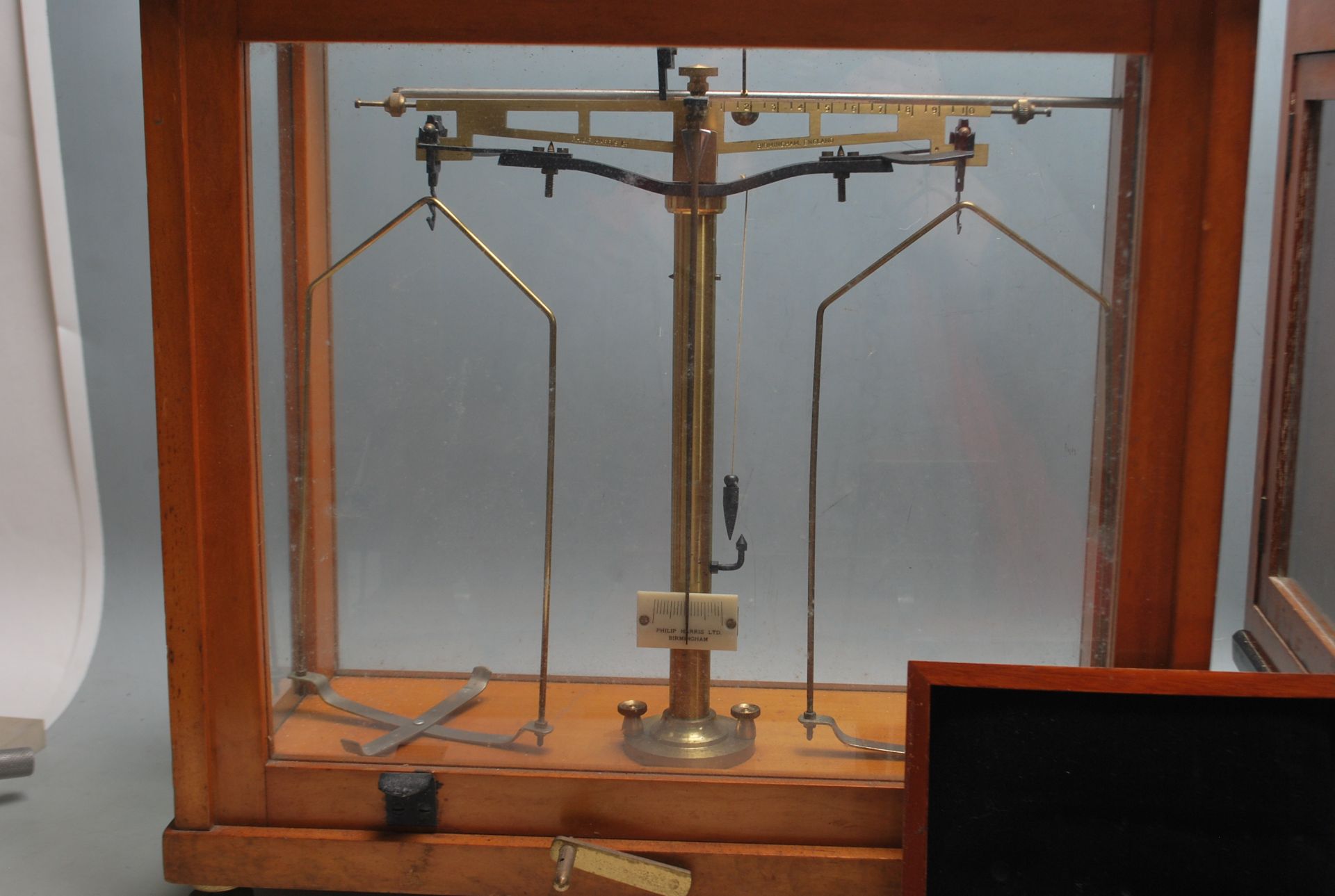 TWO VINTAGE 20TH CENTURY LABORATORY SCALES - Image 5 of 6