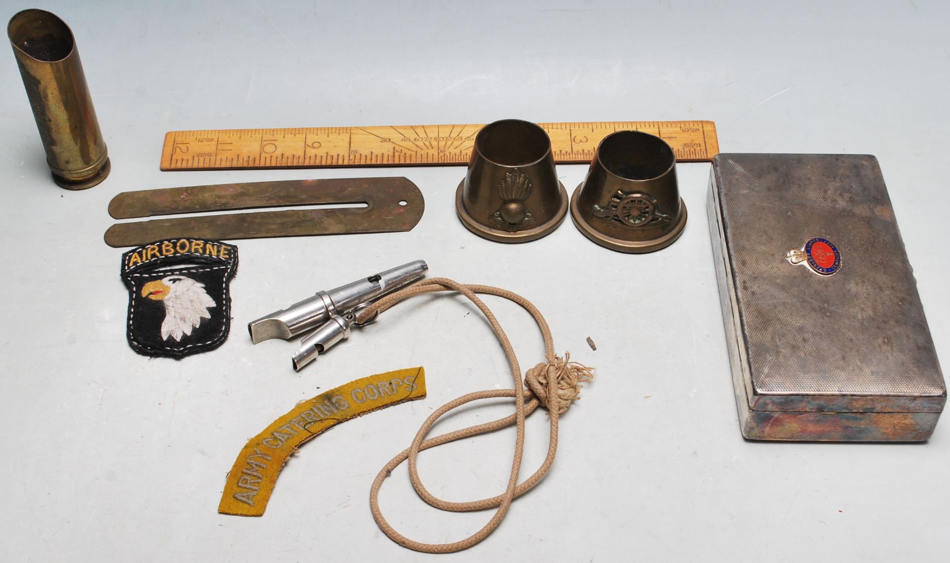 COLLECTION OF ASSORTED MILITARY RELATED ITEMS & COLLECTABLES