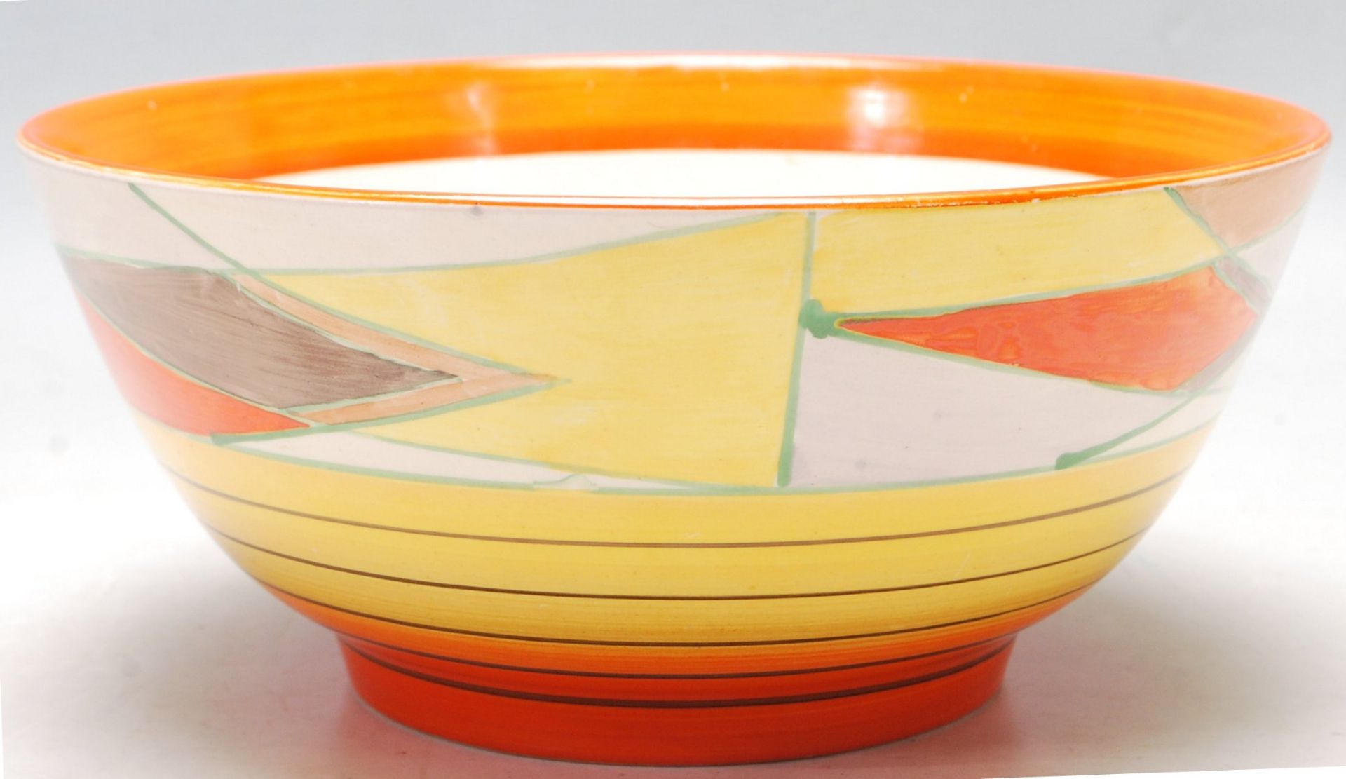 1930’S ART DECO BOWL BY CLARICE CLIFF WITH BIZARRE PATTERN