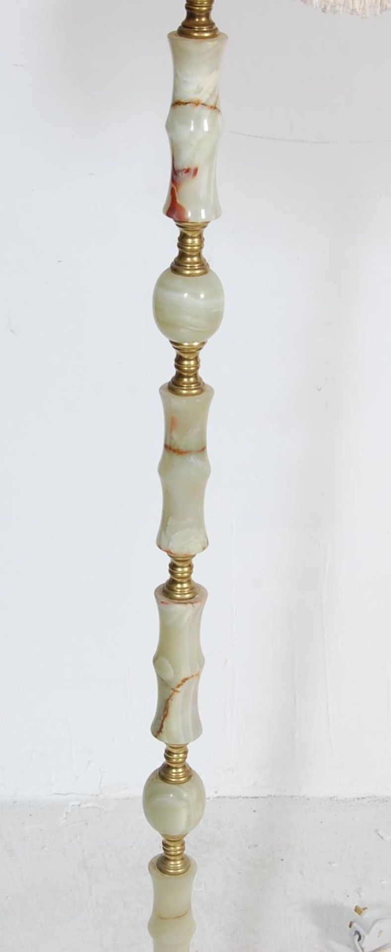 1950’S ONYX AND BRASS FLOOR STANDARD LAMP - Bild 3 aus 4