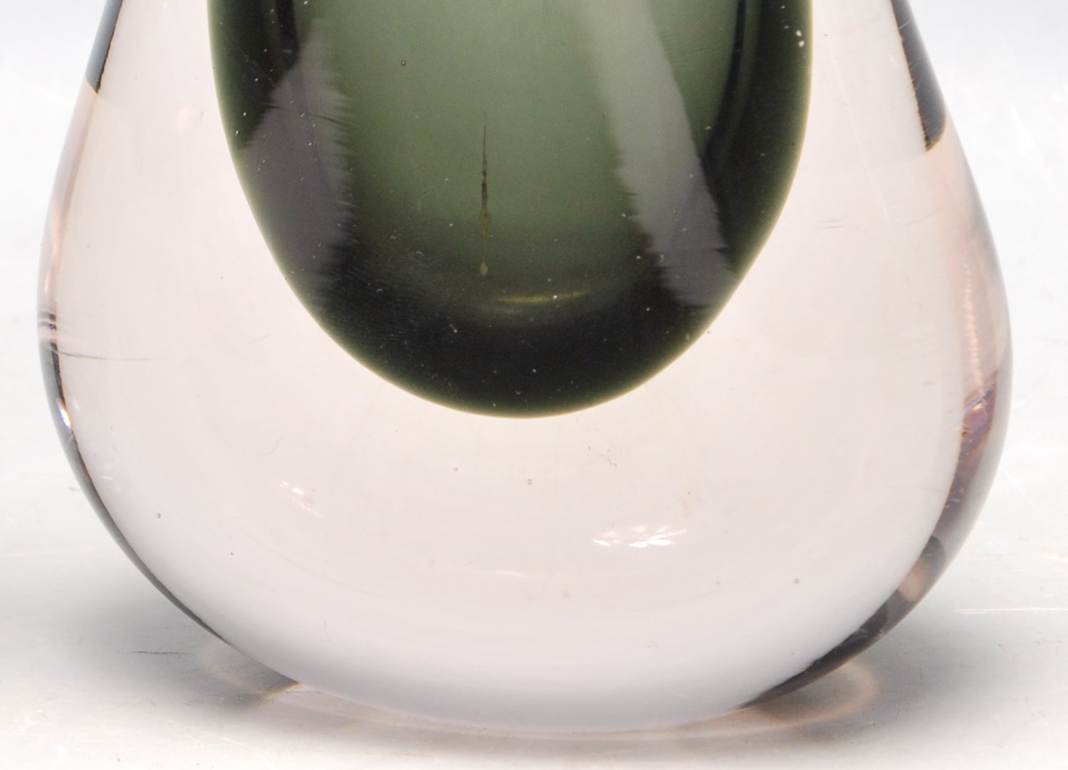 FOUR RETRO VINTAGE 20TH CETURY WHITEFRIARS TEARDROP STUDIO ART GLASS VASES - Image 4 of 4