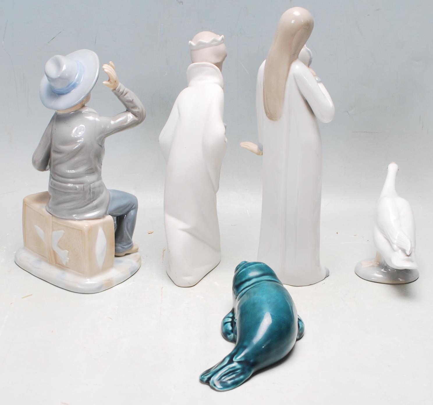 COLLECTION OF VINTAGE LATE 20TH CENTURY PORCELAIN FIGURINES BY LLADRO AND CASADES - Image 3 of 7