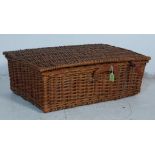 VINTAGE LATE 20TH CENTURY PICNINC HAMPER.