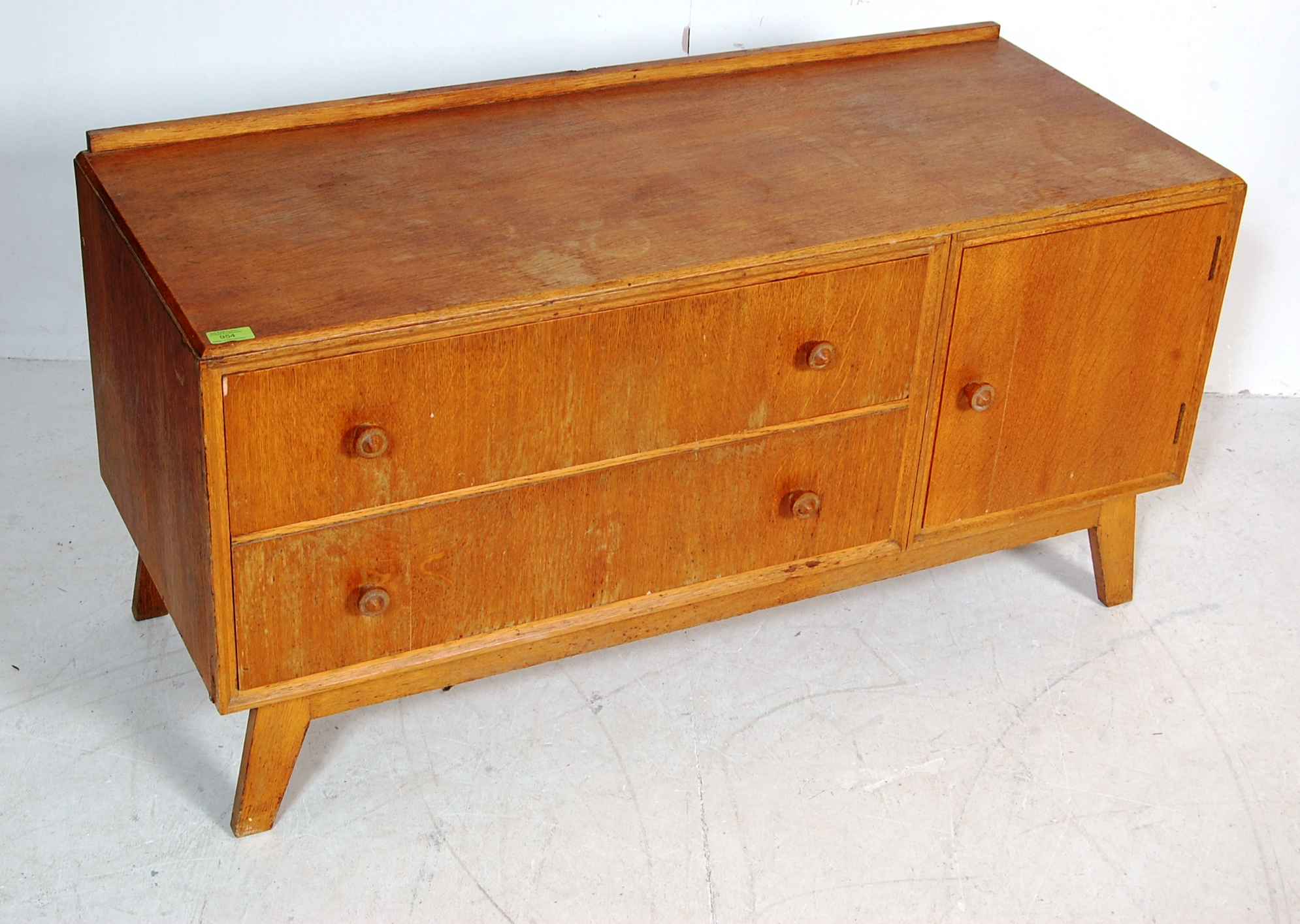 RETRO 1950’S MEREDEW OAK SIDEBOARD CREDENZA - Image 2 of 6