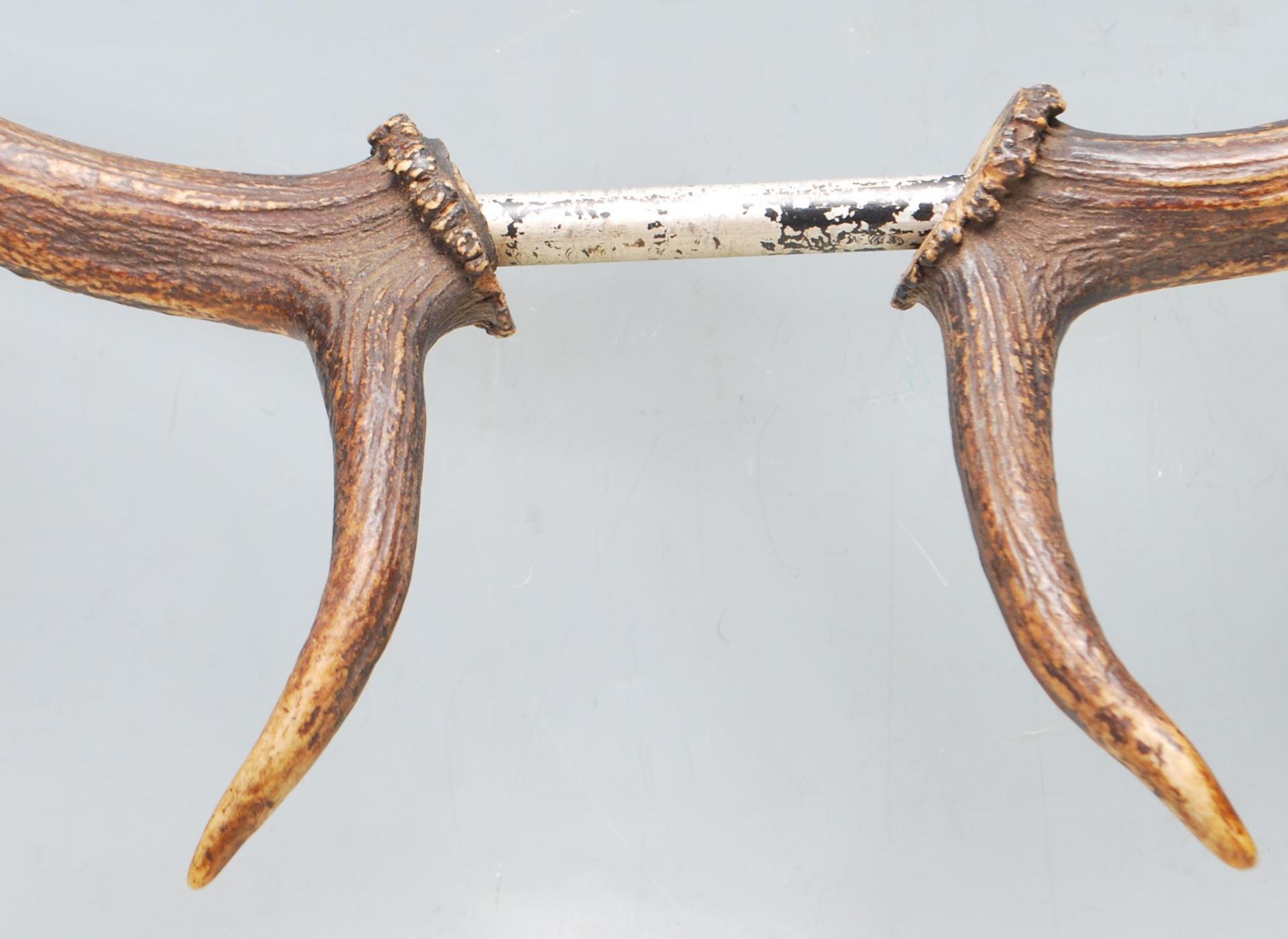 PAIR OF VINTAGE DEER ANTLERS IN DARK BROWN COLOUR - Bild 6 aus 8