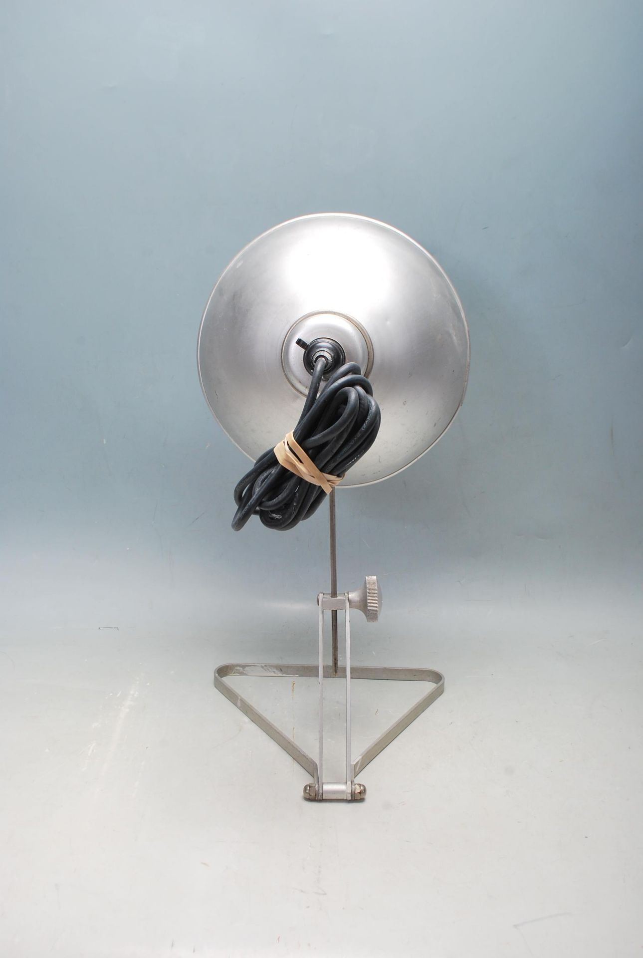 VINTAGE RETRO MID CENTURY BRUSHED ALUMINIUM DESK LAMP WITH CONICAL LIGHT SHADE - Bild 4 aus 5