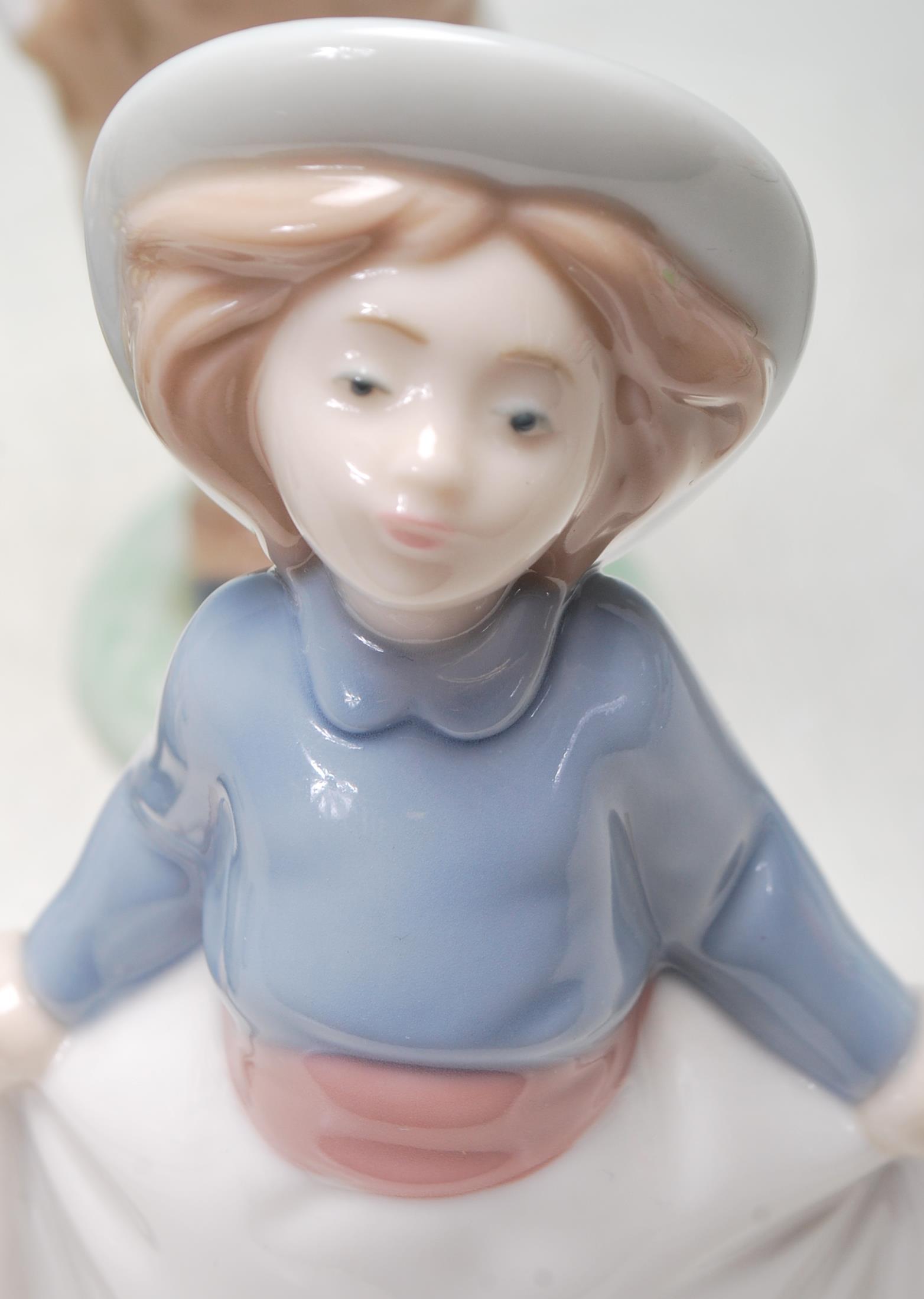 COLLECTION OF LATE 20TH CENTURY FIGURINES BY NAO / LLADRO - Image 9 of 11