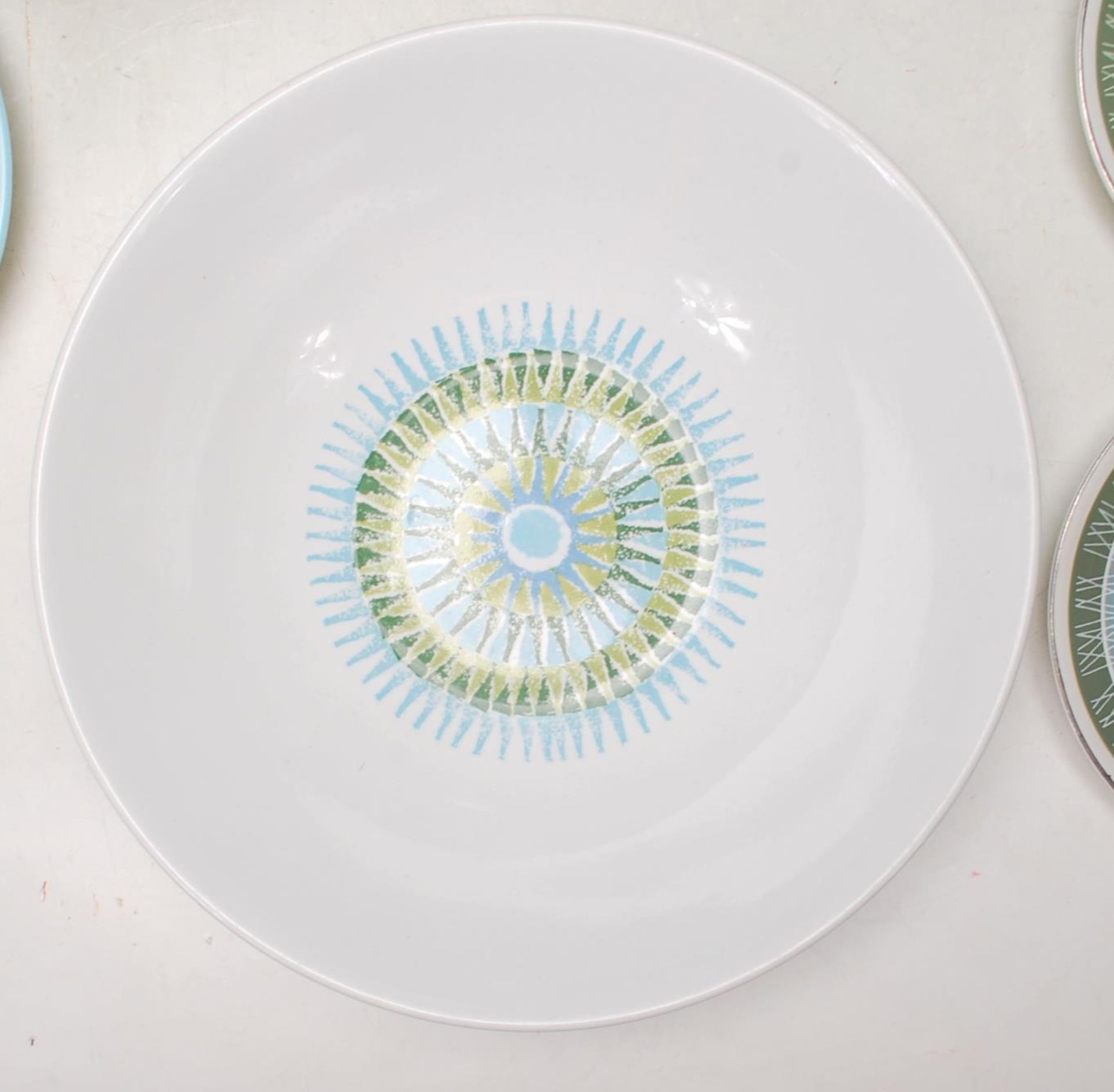 RETRO VINTAGE LATE 20TH CENTURY DINNER SERVICE BY MIDWINTER AND JG MEAKIN STUDIO. - Image 3 of 14
