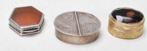 THREE VINTAGE 20TH CENTURY PILL BOXES - SNUFF BOXES